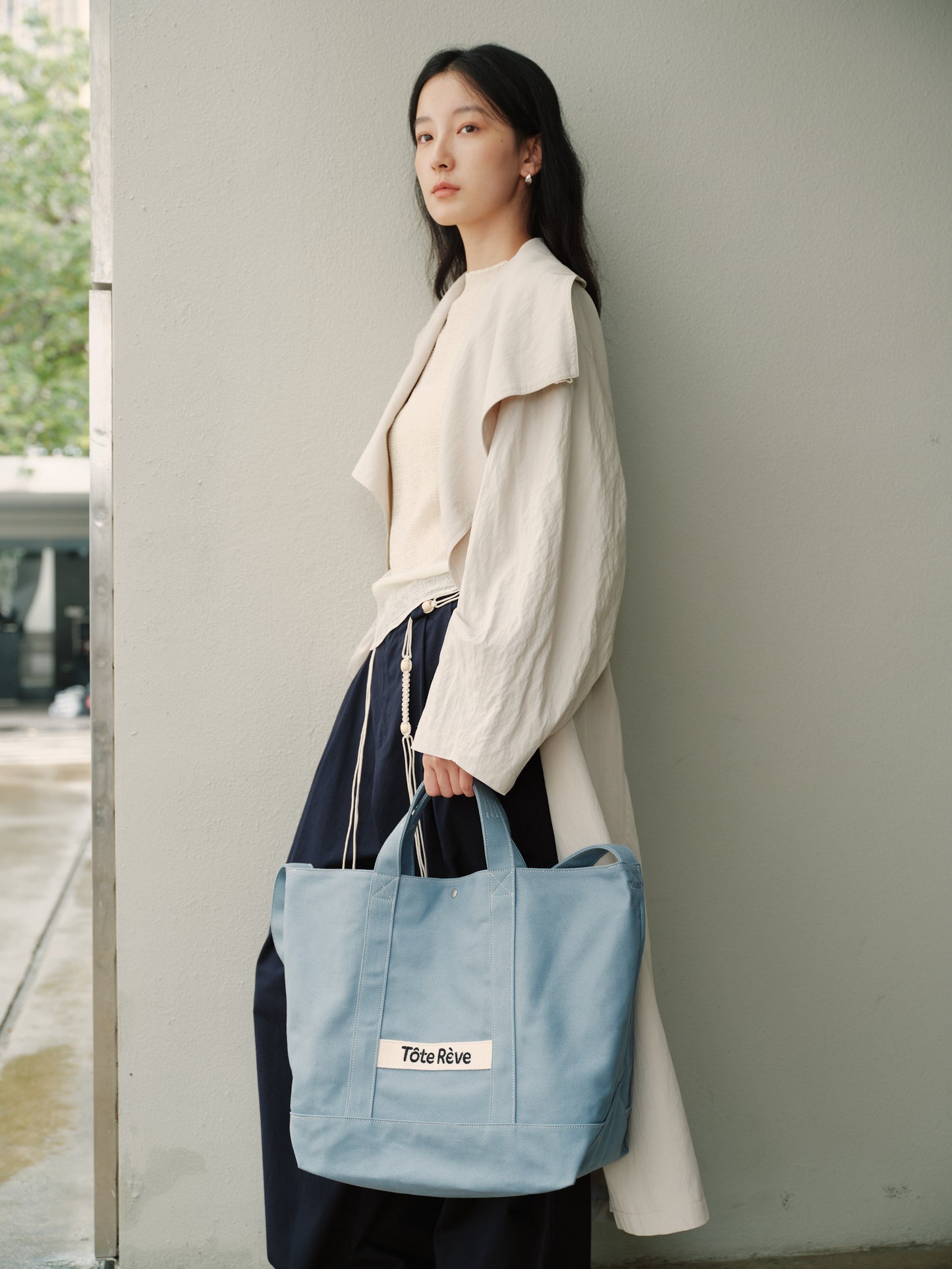 Minimalist Canvas Tote Bag – Spacious, Durable & Timeless