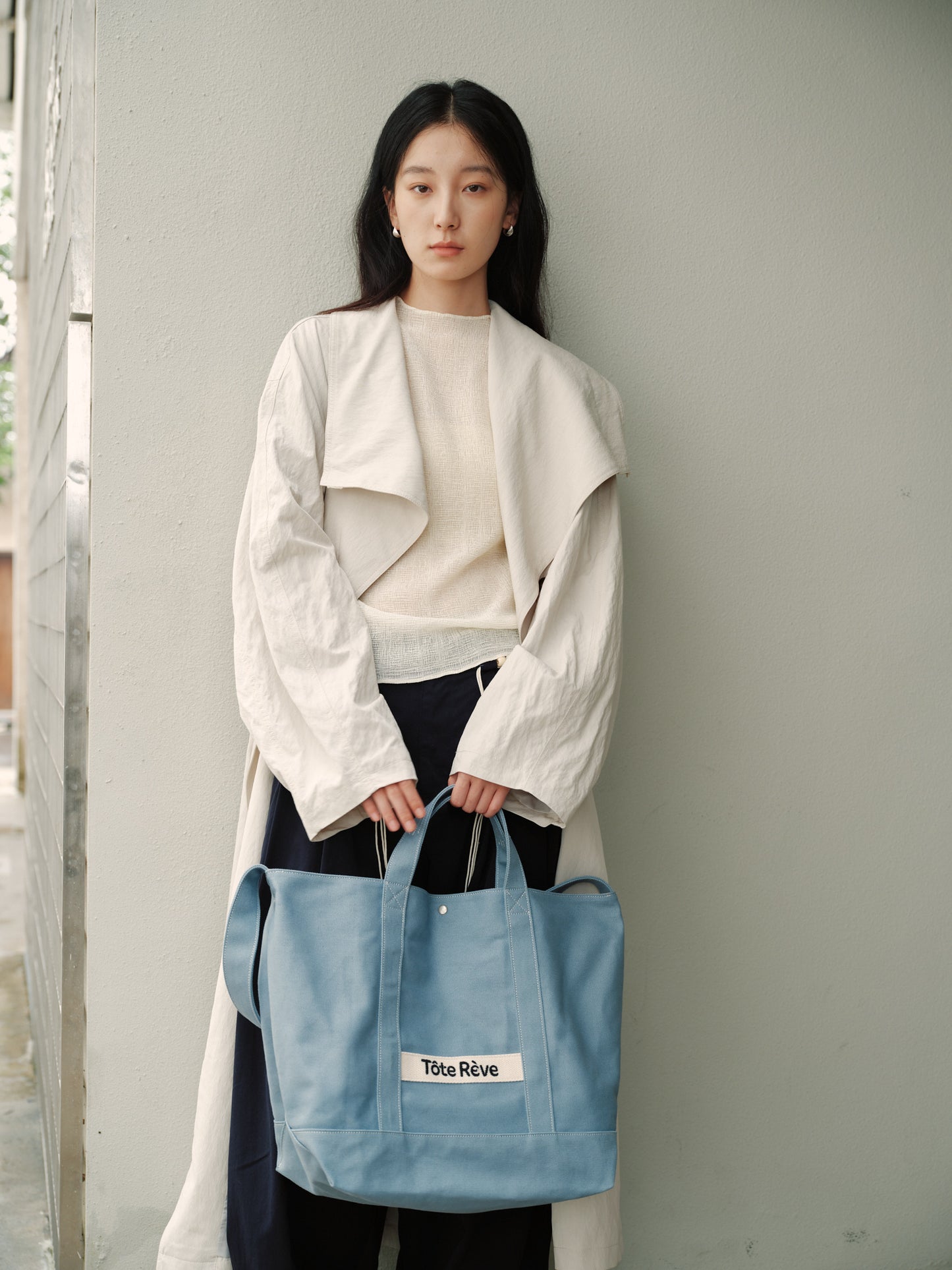 Minimalist Canvas Tote Bag – Spacious, Durable & Timeless